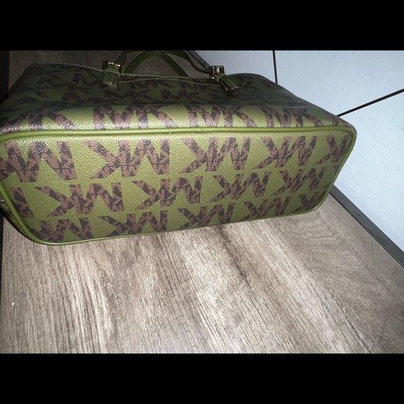 💚MK Jet Set Travel Medium Carryall Tote 💚 - Picture 8 of 10